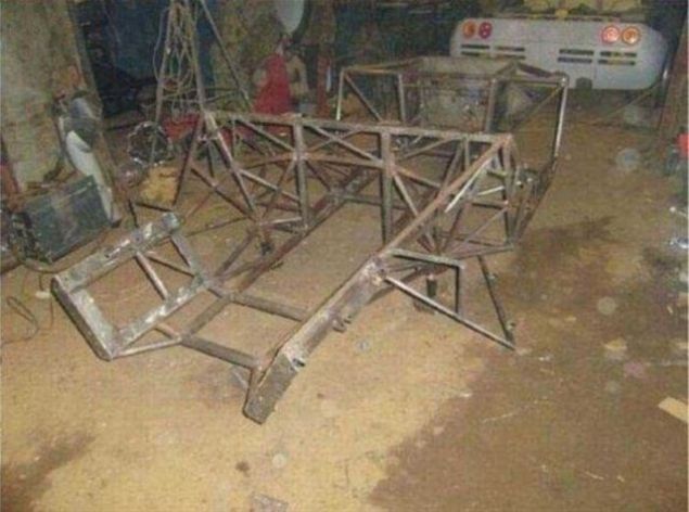 Yaklak 6 ay gibi bir srede tamamlad otomobili performans olarak gereinin biraz altnda kalsa bile grnt olarak tam bir Mclaren oldu.   