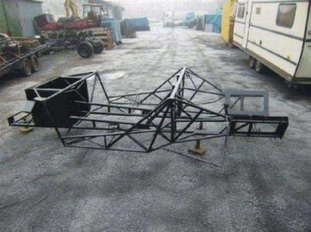 Amerikal Jacek Mazur, ryalarnn otomobili olan McLaren'e sahip olmak iin deiik bir yol izledi.   