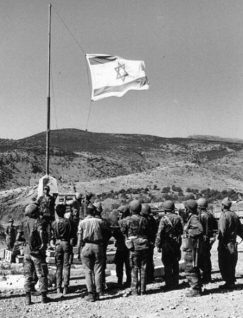  �kinci G�n :   �srail ordusu Gazze�yi ku�att� ve sonra da �rd�n cephesinden Gazze�ye girdi. ABD ile SSCB�nin uzun s�ren ba� ba�a g�r��mesinin ard�ndan BM G�venlik Konseyi, acil ate�kes isteyen bir karar tasar�s�n� oy birli�iyle kabul etti.   