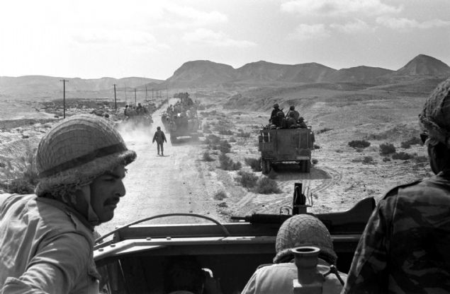  �srail, bu sava� sonunda b�lgenin tart��mas�z tek g�c� haline geldi. Filistin meselesinin Pan-Arabizm ile ��z�lece�i fikri sona erdi. Filistinliler kendi sorunlar�n� kendileri ��zmek i�in harekete ge�tiler. Filistin meselesinde El-Fetih  ve Yaser Arafat �ne ��kmaya ba�lad�.Sava� sonunda 250 binden fazla Filistinli, 100 binden fazla da Suriyeli  ise m�lteci durumuna d��t�.  Haber: D�nya B�lteni 