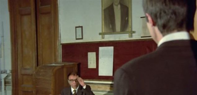 Filmde Ahmet ile Mahmut Hca vedalarken bir set alan da kadraja giriyor.     