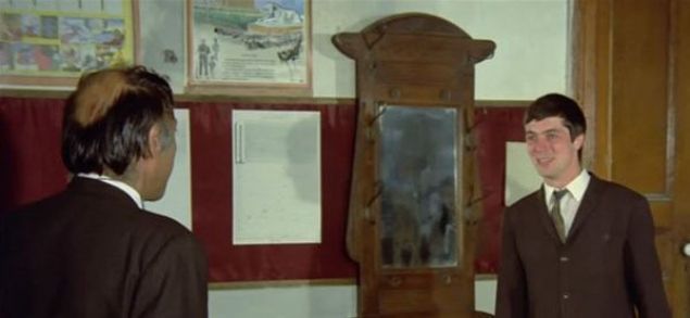 'Hababam Snf Tatilde' filminde yllar sonra kefedilen detay sosyal medyada dile getirildi.     