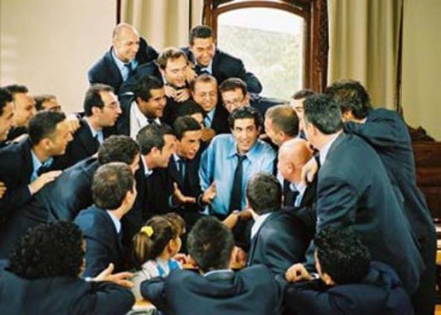 HABABAM SINIFI MERHABA  Filmde edebiyat snfna biyoloji dersi veriliyor.     