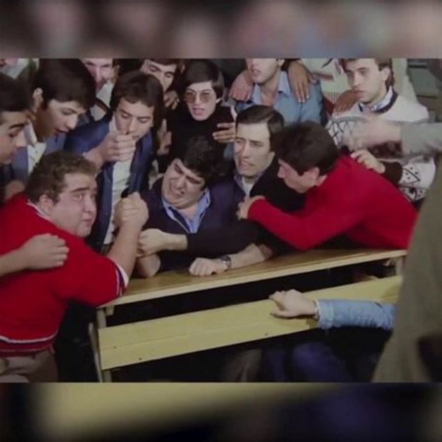 Tahtadaki yazlarn silinmi olduu gzlerden kamyor.     