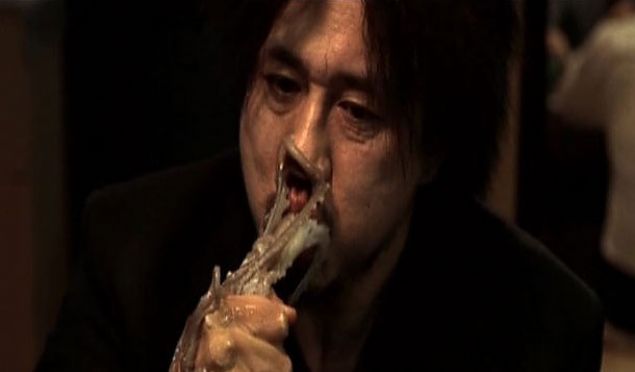 Canl Deniz Hayvan Yeme<br><br>        Asya'da gayet yaygn bir yemek yeme ekli. Balk ve dier deniz rnlerini canl tketiyorlar.     