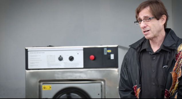 Her yerden kaabileceini ve her yere kolaylkla girebileceini iddia eden ve Rick Maisel en son amar makinesine girmeyi denedi.    