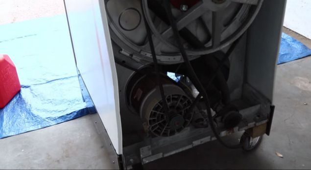 Ardndan da amar makinesine yavaa girdi. Daha sonra grevliler makineyi altrd ve zorlu sre balad.      