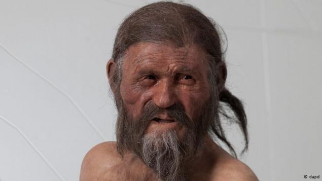 Bu davay� g�n�n birinde ��zebileceklerine olan inanc� d���k. Buruk bir g�l�msemeyle, 'Katilin yan�na k�r kald�. Bu da soru�turma y�r�t�rken ho�uma giden bir �ey de�il' diye konu�uyor.     