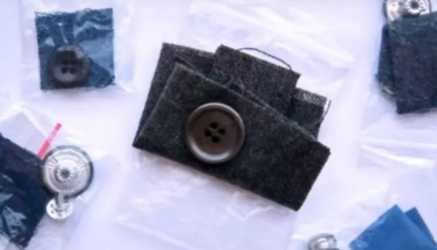  Yeni aldnz kyafetlerin iinden kan para kuma ve dmelerin yedek olduunu sanyorsanz yanlyorsunuz. nk reticiler, bu kk numuneleri yeni kyafetiniz kullandnz deterjanlara nasl tepki verecek grmeniz amacyla veriyorlar.     