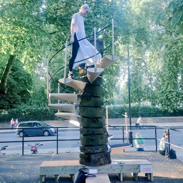                                                                 'CanopyStair' ad� verilen bu ta��nabilir merdivenle, art�k hem �ocuklar hem de yeti�kinler a�a�lara kolayl�kla t�rman�yor.                                                            