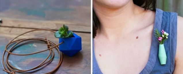                                                                 �� boyutlu yaz�c� kullan�larak k���k vazolar yap�ld� ve i�lerine k���k �i�ekler yerle�tirildi.                                                           