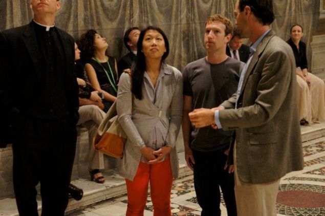 ift balay iin talyaya gitti. Pahal bir be yldzl otelde kaldlar ama McDonald'sda hamburger yerken grntlendiler.    