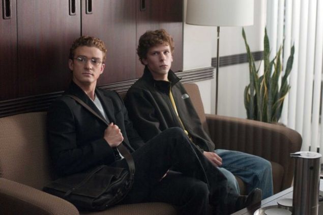 Zuckerbergin ve Facebookun hikayesi 2010da The Social Network filmiyle beyazperdeye tand. 8 Oscar adayl olan filmin barollerinde Justin Timberlake ve Jesse Eisenberg vard.    