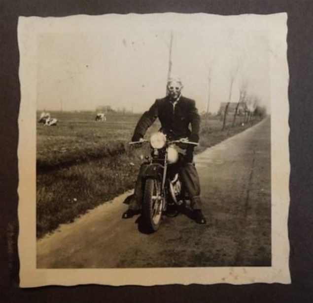 Az sk skya kapal olan bu sand ama yollarn ararken, evde sand aabileceini dnd bir anahtar buldu.      