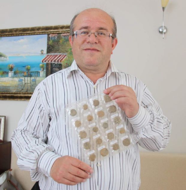     Adnan Acinin mhrleriyle uzun sredir alan Sanat Tarihisi Dr. Vera Bulgurlu, 2018 yl Ocak baslacak kitabn isminin, Adnan Aci Bizans Kurun Mhrleri zel Koleksiyonu olacan szlerine ekledi.   