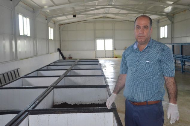   'Solucan gbresi ekili btn arazilerde kullanlabiliyor. evre illerle birlikte, Ordu, Trabzon, Konya Kayseri, anlurfa gibi illere gbre gnderiyoruz. Organik solucan gbresi verimlilii arttrd iin ok fazla talep var. Talepleri yetitirmekte zorlanyoruz. imdi, gbre ileme, paketleme ve sv gbre retim tesisi kurmak iin hazrlk yapyoruz. 2017 ylnn sonunda fabrikamz faaliyete geirip Trkiye apnda bu gbreleri toplayp, ileyip paketleyerek pazarlamay dnyoruz. 