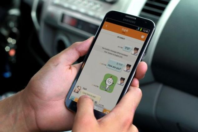 ChatOn <br><br>    Bir �nceki maddedeki s�r�m�yle e� de�er bir g�reve sahip uygulama, benzer hizmetleri kullan�c�lar�na ula�t�rabiliyor. G�n�m�z �sohbet� kavram� �er�evesinde �ekillenen uygulamalardan yaln�zca bir tanesi�     