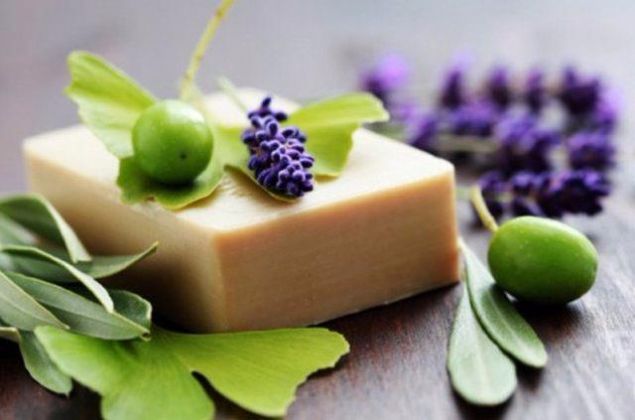 Sabunlar�yla, hem cildimizi hem de sa��m�z� koruyor.      