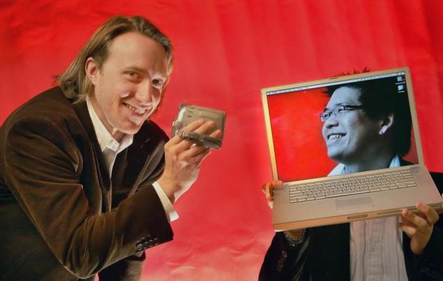 STEVE CHEN ismini Youtube'u kurdu�u i�in biliyoruz ama �ncesinde, 2005 y�l�nda birka� ay boyunca Facebook'un k�demli yaz�l�m m�hendisiydi.   