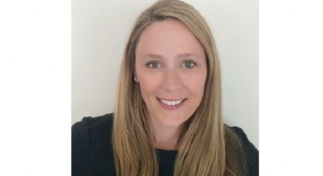 TRICIA BLACK �irkete Saverin taraf�ndan getirildi. Facebook'a gelmeden �nce �niversite dergilerine reklam satan Y2M'de �al���yordu.   