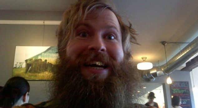 Pereira yakla��k 3 y�l yaz�l�m m�hendisi olarak �al��t�ktan sonra �imdilerde Boy Gorilla'da ayn� i�e devam ediyor. Facebook profiline bak�l�rsa hayat� h�len bir �niversite ��rencisi gibi ya��yor.   