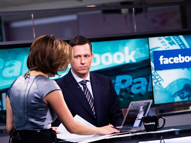Facebook'a yat�r�m yapan foto�raftaki Peter Thiel taraf�ndan Facebook'a getirildi ve Zuckerberg'in �zel dan��manlar�ndan biri oldu. 3.5 sene �al��t�.   