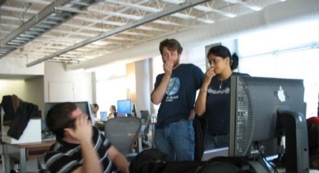 JAMES PEREIRA Facebook'un 7. �al��an�. Ortadaki ki�i. Solunda Scott Marlette var ve buras� ilk Facebook ofisi.   