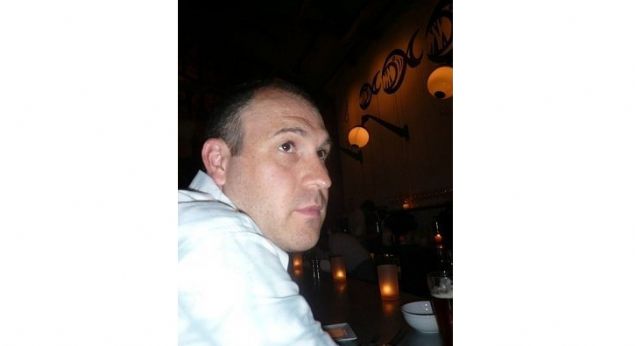 NICK HEYMAN �ok k�sa bir s�re Facebook;'ta bulunmas�na ra�men operasyon direkt�r� g�reviyle internet sitesinin devasa trafi�ini sorunsuz idare etmekle u�ra��yordu. Sonras�nda Twitter'da da �al��t� ve �imdilerde teknoloji giri�imlerine yat�r�m yap�yor.   