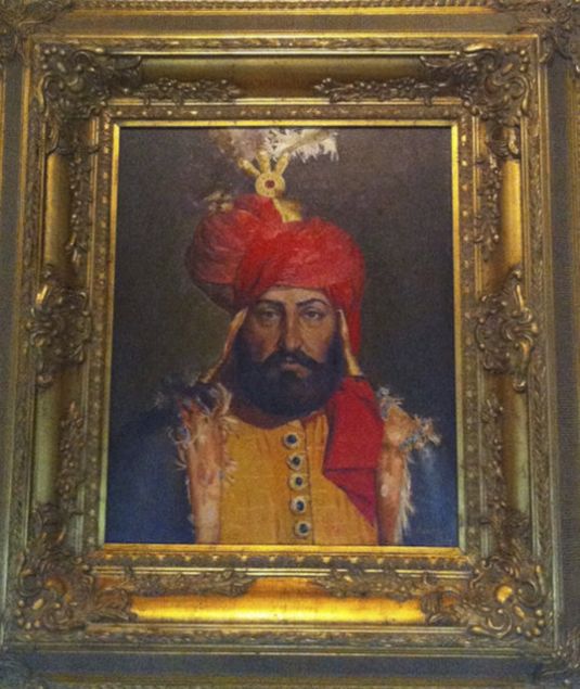 Sultan IV. Murad  K�l�� k�n�ndan ��kmad�k�a it s�r�s� da��lmaz.     