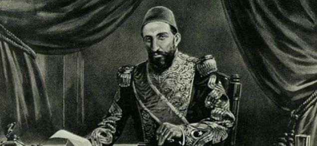 Sultan II. Abd�lhamid Han<br><br>  Millet birbirini k�r�p ge�irece�ine b�rak�n beni �ld�rs�n. �cab� halinde donanmay� kaybetmemek i�in can�m� vermeye haz�r�m.     