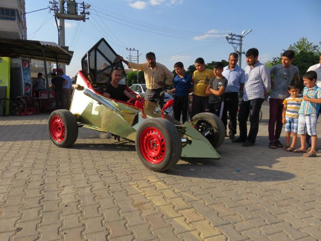 'Daha bir sr fikirlerim var.Allah mr, imkan nasip ederse daha bir ok ey yapmak istiyorum. Cesaret, kararllk, inan ve kendinize zgven. Herkes size 'deli', 'aptal','aklsz', 'bo eylerle urayorsun' diyebilir. Hayr. nsanlar hayal ederek, bugn 100 yl gemie dnersek eskiden 100 yl nceki olmayan bir ey bugn var. Demektir ki biz hayal kurmazsak biz bunlar hayata geiremeyiz. nce kendimize inanacaz, kendimize gveneceiz ve baaracamza inanacaz kesinlikle.'   