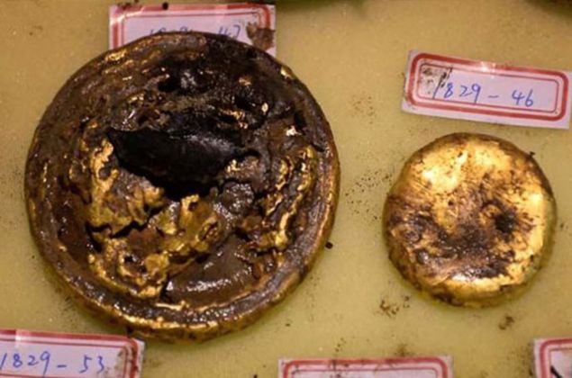 Kral�n yemek yedi�i tabaklar�n bile alt�ndan oldu�u belirtildi.   