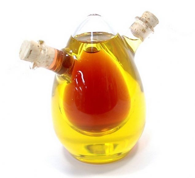 BAL SRKESNN DER <br><br>SRKELERE GRE STN FARKLILIKLARI VAR   'Arlar bal yaparken, btn iek ve aalardan nektar topluyorlar. Dolaysyla elma sirkesi yaparken elmadan istifade ediyorsunuz ama bal sirkesinde, btn meyvelerden toplanan, farkl zellikleriyle bir araya gelip btnlk oluturan baldan yapm oluyorsunuz.     