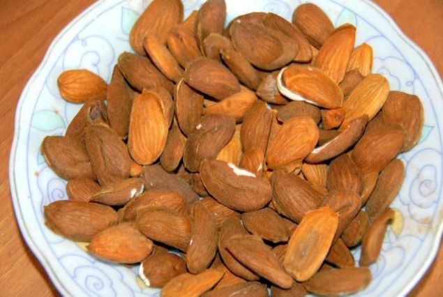 Riboflavin, manganez ve bakr ieren badem enerjinin artmasn salayarak kiinin daha aktif olmasna destek verir.   