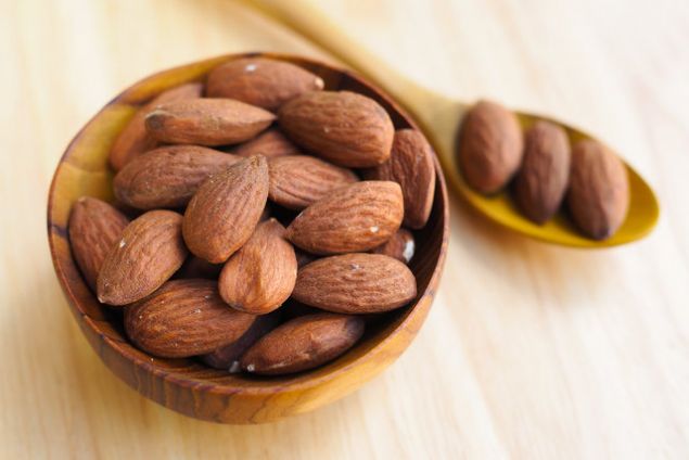 Yemeklerden sonra tketilen badem inslin ve glikozun artmasn engellemeye yardmc olur. Badem tketerek eker dzeyinizi salkl seviyede tutabilirsiniz.   