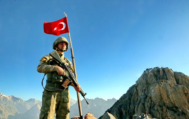 <div>  	Irak snrna yaklak 6 kilometre mesafede bulunan Oramar Üs Bölgesi'ndeki askerler teröristlerin Türkiye'ye szma giriimlerini engelliyor. </div>  <div>  	 </div>  