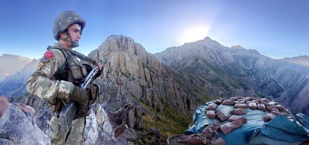 <div>  	<strong>'SORUMLULUK BÖLGEMZE TAMAMEN HAKMZ'</strong></div>  <div>  	 </div>  <div>  	Dalca 6. Hudut Tabur Komutan Osman Dedeli, "Taburumuz oldukça büyük bir tabur. 8 üs bölgesi bulunuyor. Sorumluluk bölgemize tamamen hakimiz. Dalca 6. Hudut Taburu olarak  bize verilen vazifeyi imdiye kadar yaptmz gibi bundan sonrada güçlenerek yapacamz ifade etmek istiyorum" dedi.</div>  <div>  	 </div>  <div>  	DHA</div>  