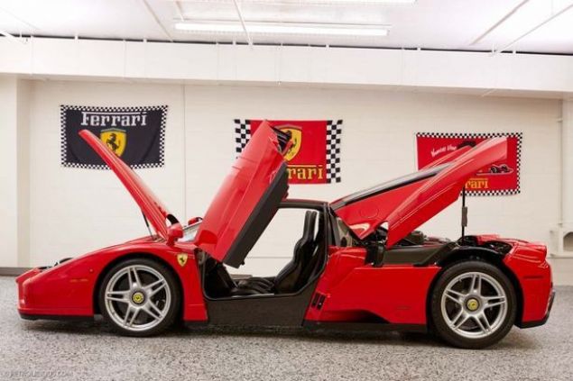 Ferrari yetkilileri tarafndan 'grgszlkle' sulanan David Lee ise 'Ben sadece otomobillerimi sosyal medya hesaplarndan paylatm. Bu markaya zarardan te yarar salar' demekle yetindi.     