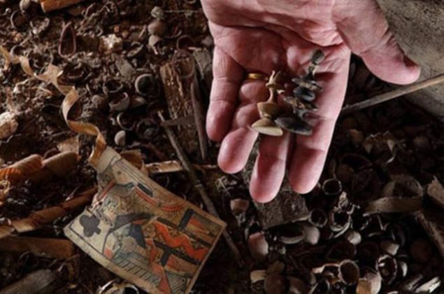 Bu evin altnda tarih ncesinden kalma 4000'den fazla oyun bulundu.    