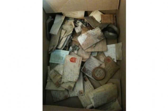 NSANLARIN EVLERNDE BULDUU EN TUHAF EYLER!  <br><br>  Bir ev sahibi duvarlar iinde gizlenmi Dnya Sava'ndan kalma ak mektuplar buldu.    