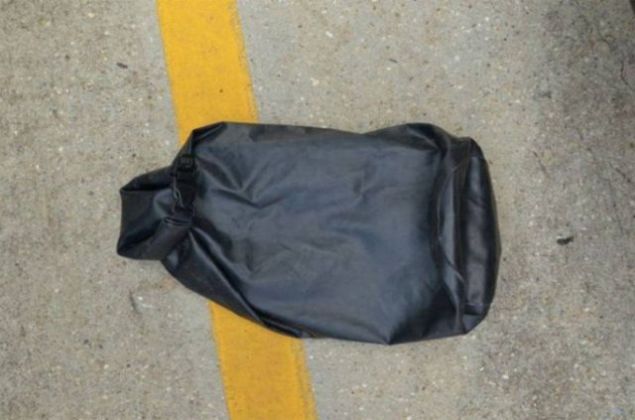 lk nce siyah bir paket buldu...  