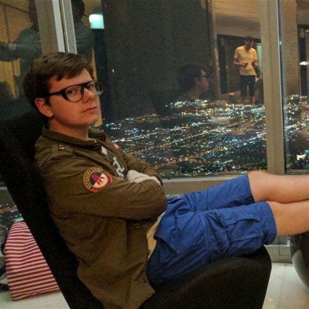 12 yandayken okulda ald eitimden mutlu olmayan Finman, ailesiyle bir anlama yapt.  18 yana geldiinde kendi yatrmlaryla 1 milyon dolar kazand takdirde, ailesinden niversiteye gnderilmeme sz ald.      