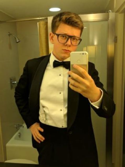 Bitcoin'in deerinin de 100 bin ile 1 milyon dolar arasnda bir seviyeye ulaacanda srarc.  Erik Finman artk sadece kendisinin deil ailesinin finansal yatrmlarn da ynetiyor ve nemli kiilere bu konuda danmanlk vermeye balad.  18 yandaki gen milyoner dnyann eitli yerlerinde konferanslar vermeye devam ediyor.    