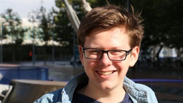 16 yanda John Hopkins'te yazlm mhendisliine kabul edilen kardei Scott, 15 yanda Carnegie Melon'da robotik bilimler okuduktan sonra MIT'de doktora yapan dier kardei Ross'un yannda o bir liseli bile deil.    