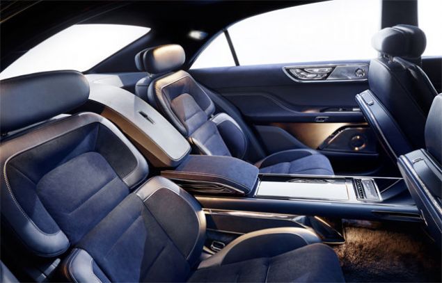 LINCOLN CONTINENTAL (i mekan)   