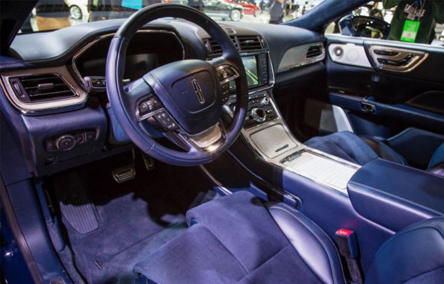 LINCOLN CONTINENTAL (i mekan)   