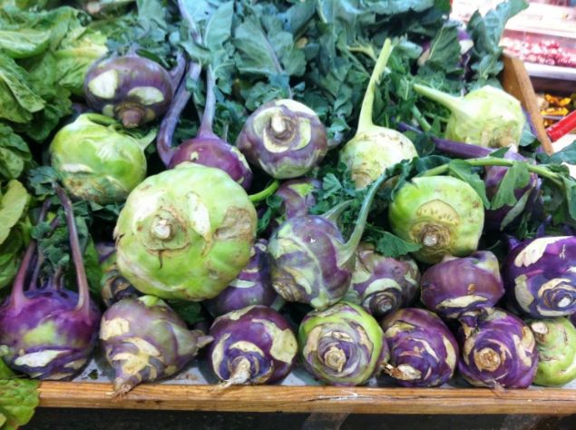 Kalorisi son derece dk ve lifli bir sebze olduu iin zayflamaya yardmc oluyor.     