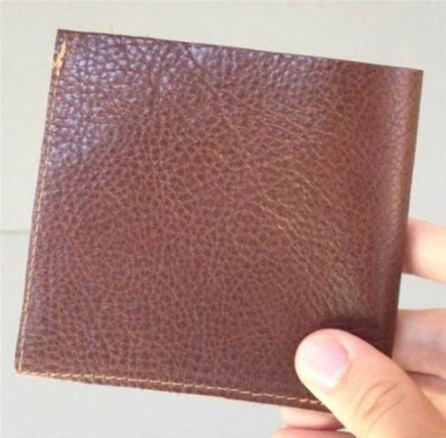 Barselona'da yankesicilerle ilgili hikayeleri dinleyen bir turist onlara bir aka yapmak istedi ve czdannn iine bolca sim ekleyip not yazd...     