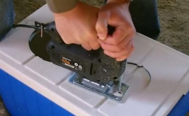 Kestiiniz blme bacanz yerletirin. Kovanzn iine sabilecek byklkte bir buz parasn buz kovasnn iine yerletirin..     