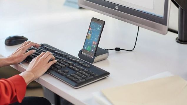 PC Olarak Kullanabildiiniz Windows 10'lu Telefonlar<br><br>    Microsoft'un Continuum ilevi, Windows 10 Mobile cihazlarn byk ekrana balayarak PC'ye dntrmenizi salyor. Telefonu Miracast zerinden baladktan sonra PC gibi kullanabiliyor, Microsoft Office Mobile gibi uygulamalardan faydalanabiliyorsunuz. Microsoft'un monitr, klavyeyi ve fareyi balayabileceiniz pahal bir dock'u olsa da, bunlar kullanmanz art deil. Telefonunuzun ekrann klavye olarak veya touch pad olarak kullanmanz mmkn.  <br><br>  Windows 10 Mobile cihazlarn Windows 10'lu PC'lere balayp, ayn ekilde kullanmanz mmkn. Continuum'u u telefonlar destekliyor: HP Elite 3, Lumia 950, Lumia 950 XL.  